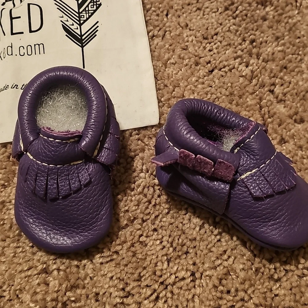 Freshly Picked Soft Leather Baby Moccasin Shoes Purple Size 2 6-12 M *K8*